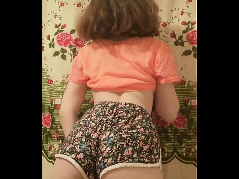 ❤️ Sexy junges Babe zieht ihre Shorts vor der Kamera aus ️ Sex video bei de.ixiporn.ru