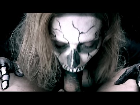 ❤️ Dämonenmädchen lutscht Schwanz mit ihrem schwarzen Mund und schluckt Sperma. ️ Sex video bei de.ixiporn.ru