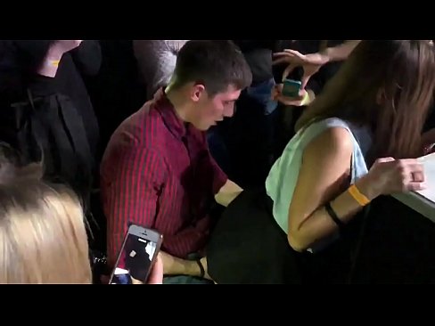 ❤️ Echter Sex in einem russischen Nachtclub. 18-jährige russische Mädchen in den Anus und Vagina gefickt in einem Nachtclub ️ Sex video bei de.ixiporn.ru